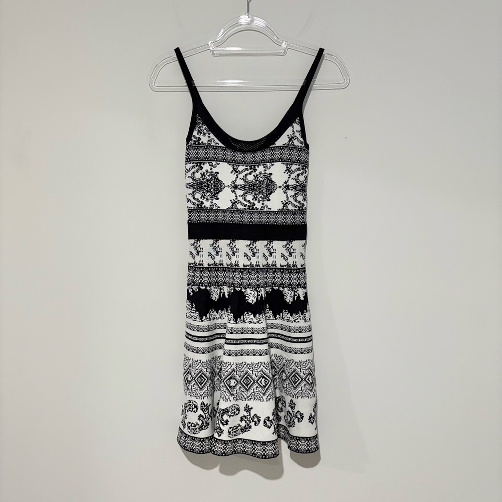 Bebe sweater Patterned Sleeveless Dress black‎ white size XS